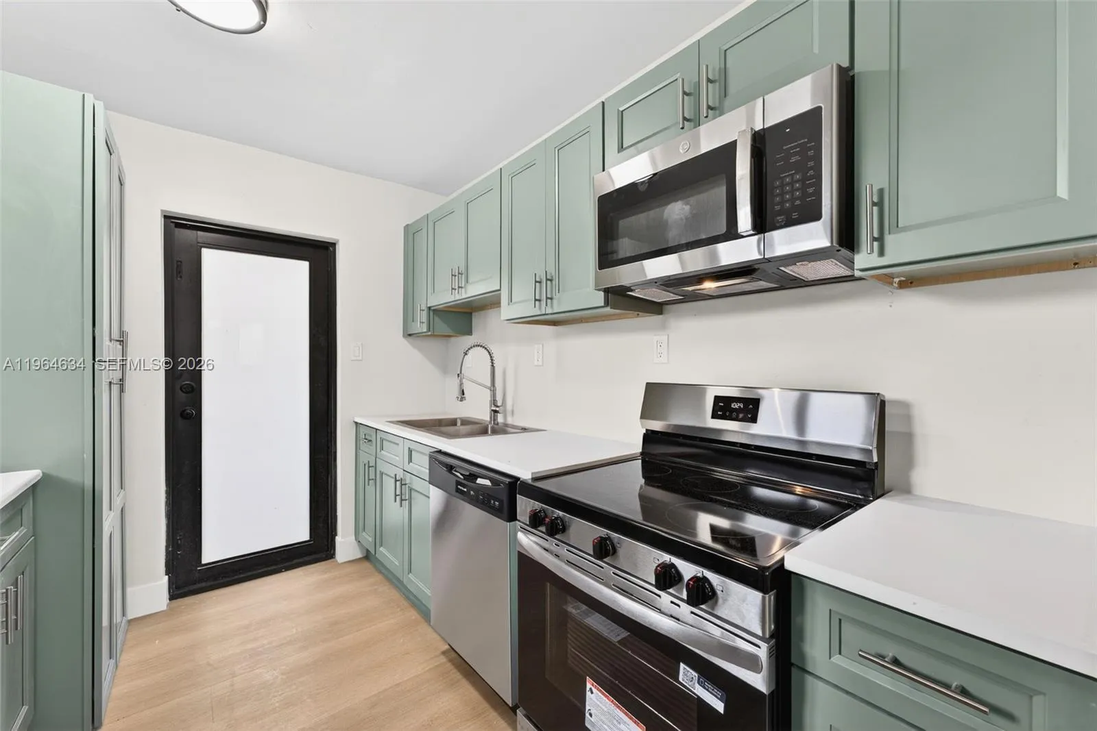 555 Nw 94th St Front, Miami, Florida 33150, Miami, Florida 33150, 2 Bedrooms Bedrooms, ,1 BathroomBathrooms,Residential Lease,For Rent,555 Nw 94th St Front, Miami, Florida 33150,A11964634