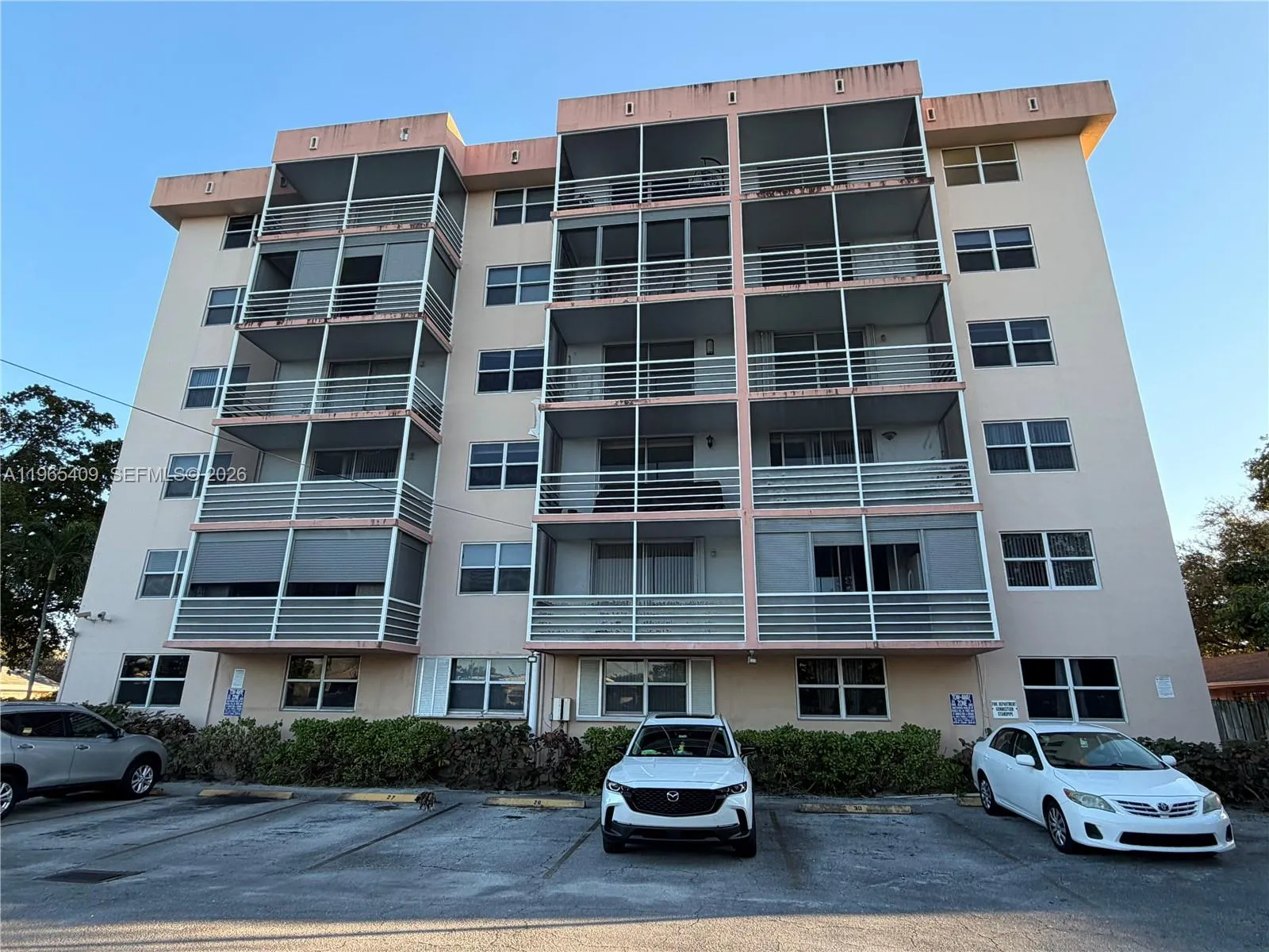 1830 Dixieanna St 406, Hollywood, Florida 33020, Hollywood, Florida 33020, 2 Bedrooms Bedrooms, ,2 BathroomsBathrooms,Residential Lease,For Rent,1830 Dixieanna St 406, Hollywood, Florida 33020,A11965409