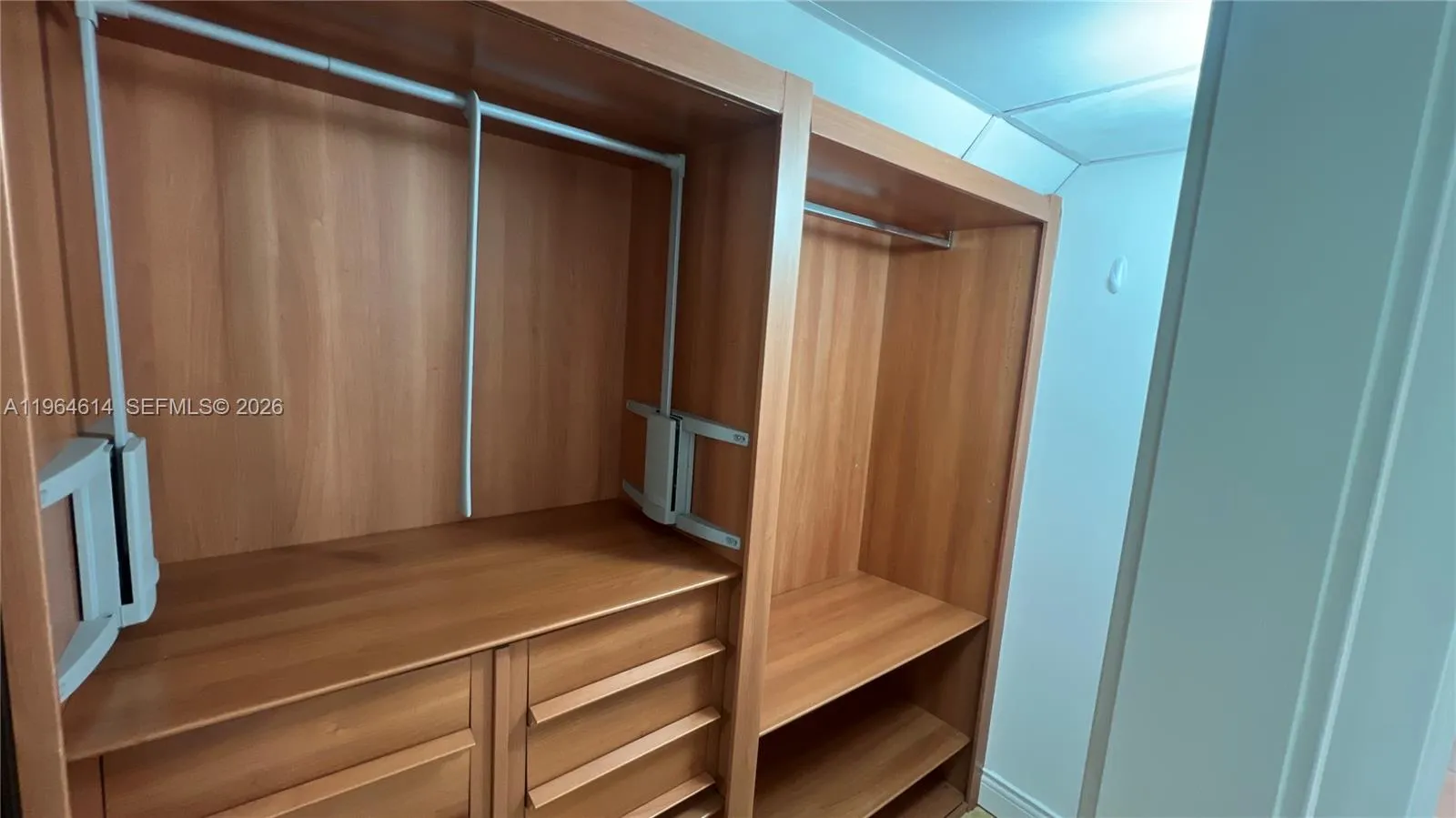 218 Se 14th St 1504, Miami, Florida 33131, Miami, Florida 33131, 1 Bedroom Bedrooms, ,1 BathroomBathrooms,Residential,For Sale,218 Se 14th St 1504, Miami, Florida 33131,A11964614