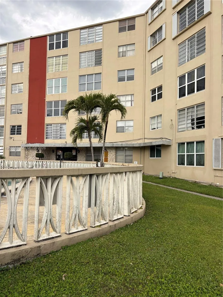 1475 Ne 125th Ter 403b, North Miami, Florida 33161, North Miami, Florida 33161, 1 Bedroom Bedrooms, ,1 BathroomBathrooms,Residential Lease,For Rent,1475 Ne 125th Ter 403b, North Miami, Florida 33161,A11965530
