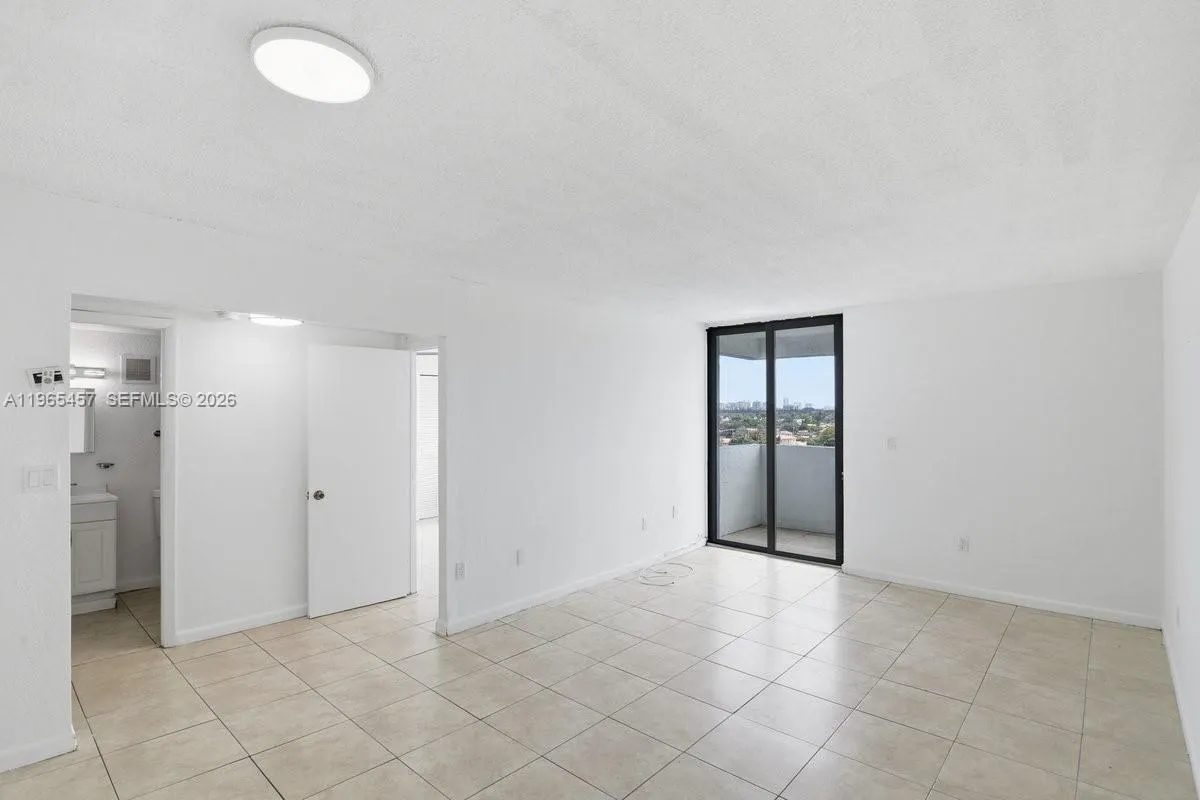 5050 Nw 7th St 806, Miami, Florida 33126, Miami, Florida 33126, 2 Bedrooms Bedrooms, ,2 BathroomsBathrooms,Residential,For Sale,5050 Nw 7th St 806, Miami, Florida 33126,A11965457