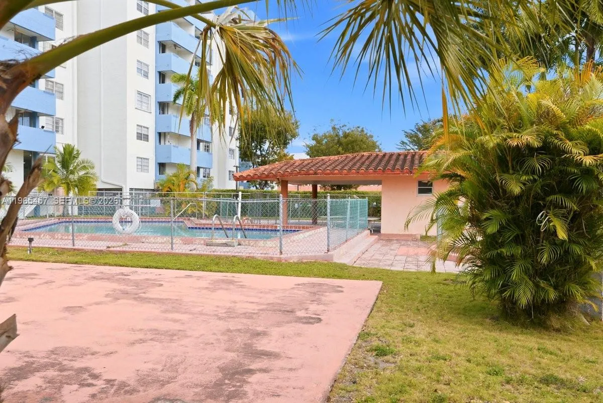 5050 Nw 7th St 806, Miami, Florida 33126, Miami, Florida 33126, 2 Bedrooms Bedrooms, ,2 BathroomsBathrooms,Residential,For Sale,5050 Nw 7th St 806, Miami, Florida 33126,A11965457