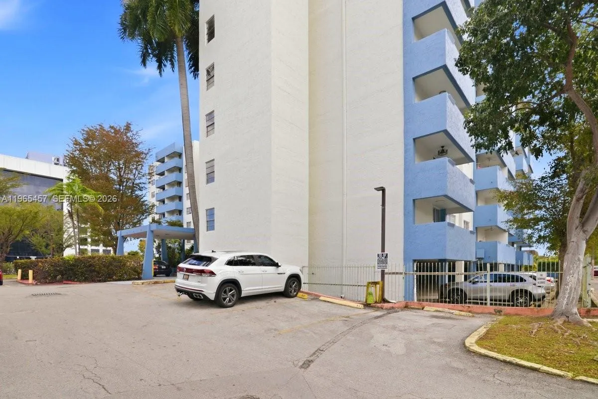 5050 Nw 7th St 806, Miami, Florida 33126, Miami, Florida 33126, 2 Bedrooms Bedrooms, ,2 BathroomsBathrooms,Residential,For Sale,5050 Nw 7th St 806, Miami, Florida 33126,A11965457