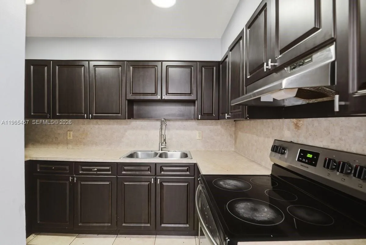 5050 Nw 7th St 806, Miami, Florida 33126, Miami, Florida 33126, 2 Bedrooms Bedrooms, ,2 BathroomsBathrooms,Residential,For Sale,5050 Nw 7th St 806, Miami, Florida 33126,A11965457