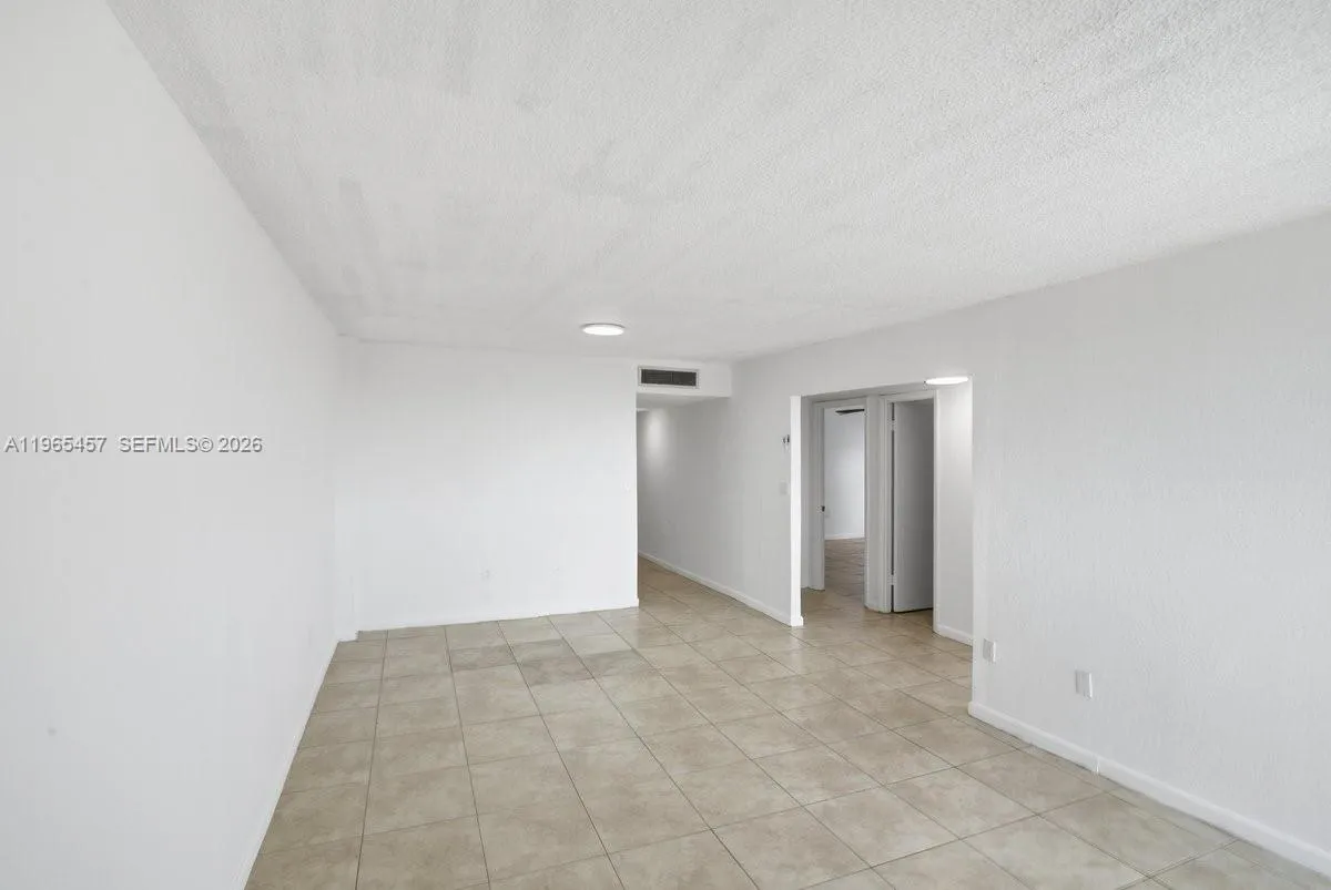 5050 Nw 7th St 806, Miami, Florida 33126, Miami, Florida 33126, 2 Bedrooms Bedrooms, ,2 BathroomsBathrooms,Residential,For Sale,5050 Nw 7th St 806, Miami, Florida 33126,A11965457