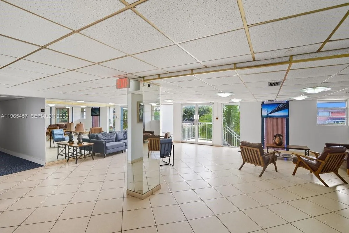 5050 Nw 7th St 806, Miami, Florida 33126, Miami, Florida 33126, 2 Bedrooms Bedrooms, ,2 BathroomsBathrooms,Residential,For Sale,5050 Nw 7th St 806, Miami, Florida 33126,A11965457