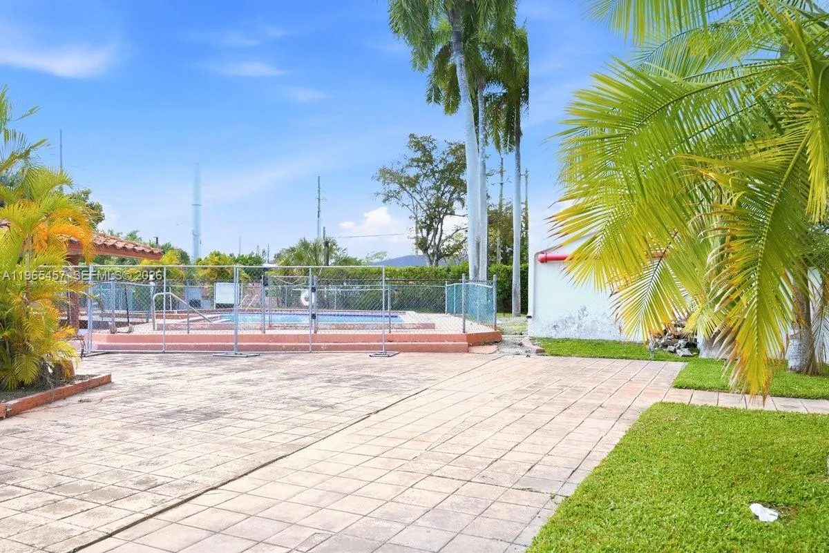 5050 Nw 7th St 806, Miami, Florida 33126, Miami, Florida 33126, 2 Bedrooms Bedrooms, ,2 BathroomsBathrooms,Residential,For Sale,5050 Nw 7th St 806, Miami, Florida 33126,A11965457