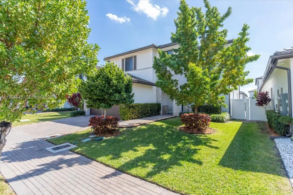 8096 Nw 48th Ter, Doral, Florida 33166, Doral, Florida 33166, 4 Bedrooms Bedrooms, ,3 BathroomsBathrooms,Residential,For Sale,8096 Nw 48th Ter, Doral, Florida 33166,A11965542
