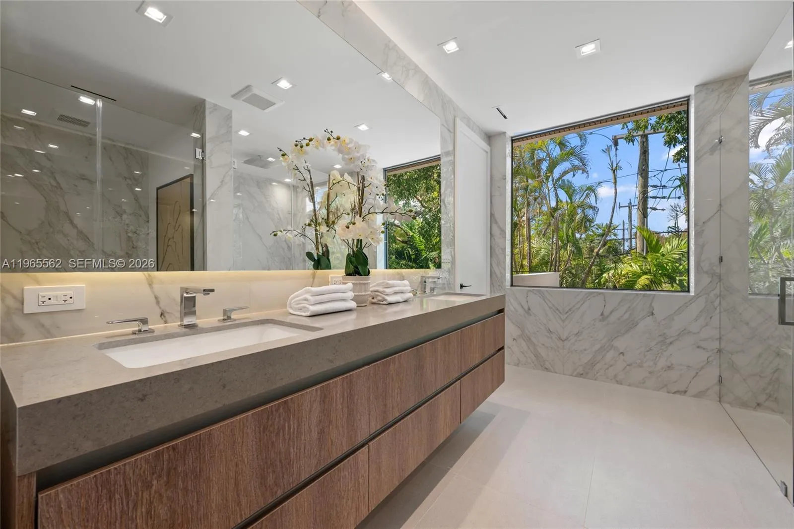 215 S Shore Dr, Miami, Florida 33133, Miami, Florida 33133, 6 Bedrooms Bedrooms, ,6 BathroomsBathrooms,Residential,For Sale,215 S Shore Dr, Miami, Florida 33133,A11965562