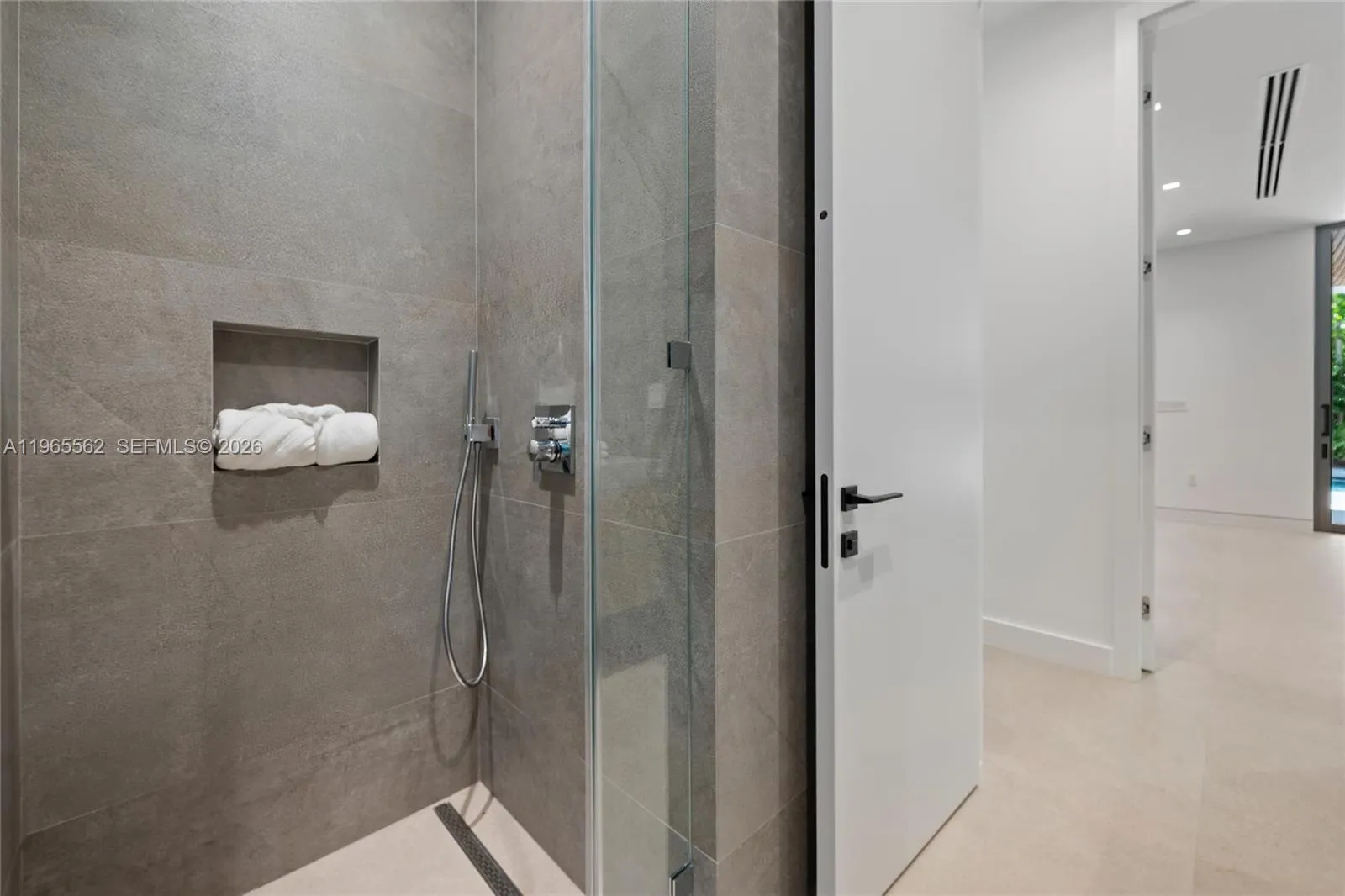 215 S Shore Dr, Miami, Florida 33133, Miami, Florida 33133, 6 Bedrooms Bedrooms, ,6 BathroomsBathrooms,Residential,For Sale,215 S Shore Dr, Miami, Florida 33133,A11965562