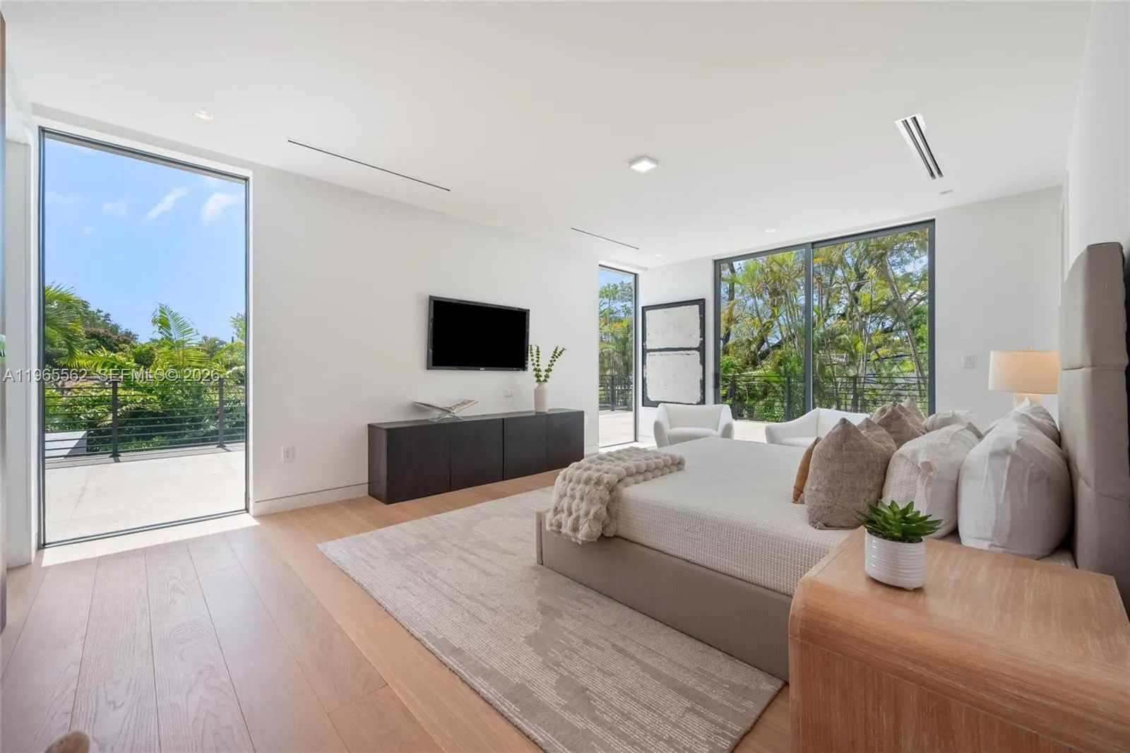 215 S Shore Dr, Miami, Florida 33133, Miami, Florida 33133, 6 Bedrooms Bedrooms, ,6 BathroomsBathrooms,Residential,For Sale,215 S Shore Dr, Miami, Florida 33133,A11965562