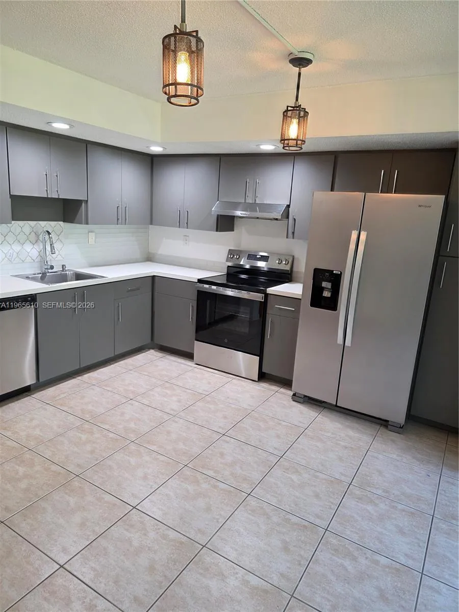 8065 Sw 107th Ave 214, Miami, Florida 33173, Miami, Florida 33173, 3 Bedrooms Bedrooms, ,2 BathroomsBathrooms,Residential Lease,For Rent,8065 Sw 107th Ave 214, Miami, Florida 33173,A11965610