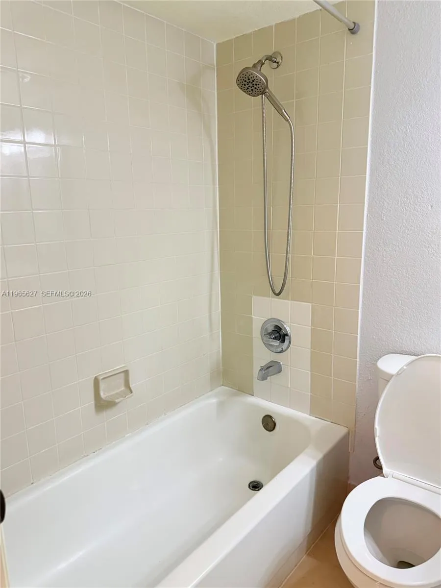7140 Nw 179th St 107, Hialeah, Florida 33015, Hialeah, Florida 33015, 2 Bedrooms Bedrooms, ,2 BathroomsBathrooms,Residential Lease,For Rent,7140 Nw 179th St 107, Hialeah, Florida 33015,A11965627