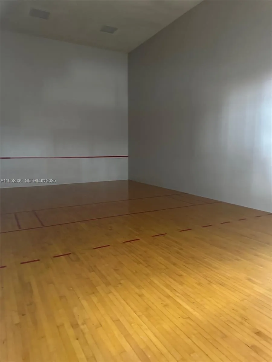 racket ball court
