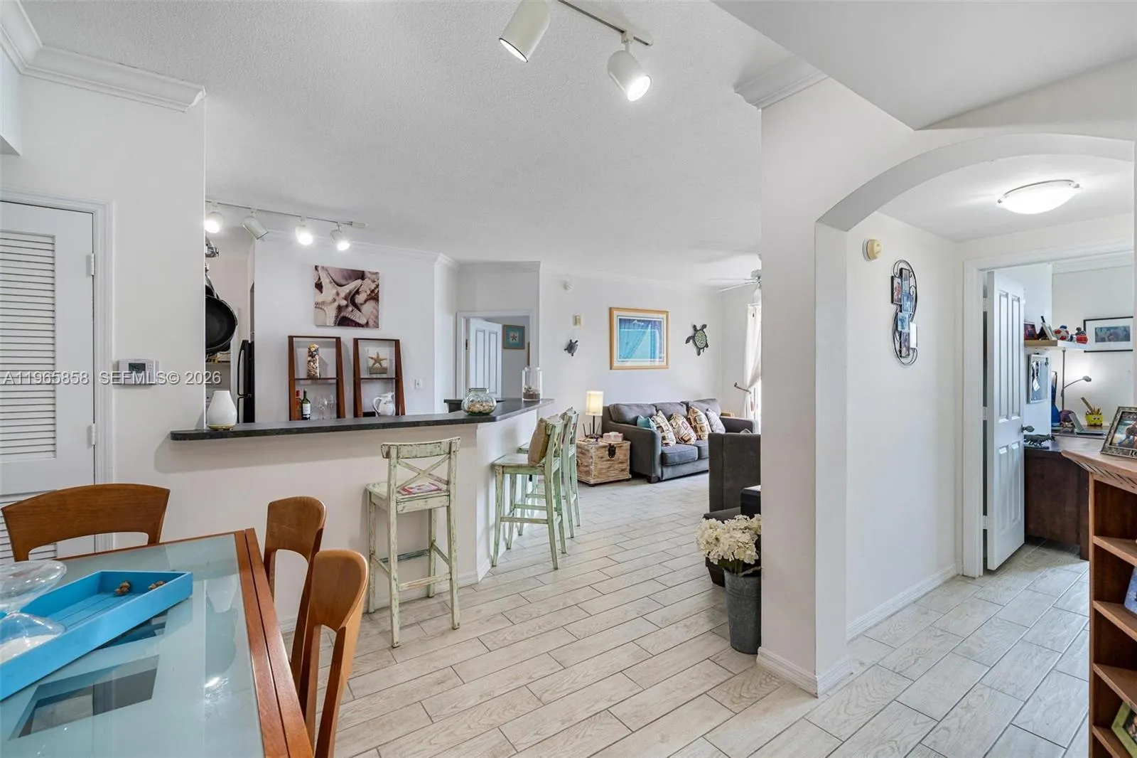 9172 Collins Ave 210, Surfside, Florida 33154, Surfside, Florida 33154, 2 Bedrooms Bedrooms, ,2 BathroomsBathrooms,Residential Lease,For Rent,9172 Collins Ave 210, Surfside, Florida 33154,A11965858