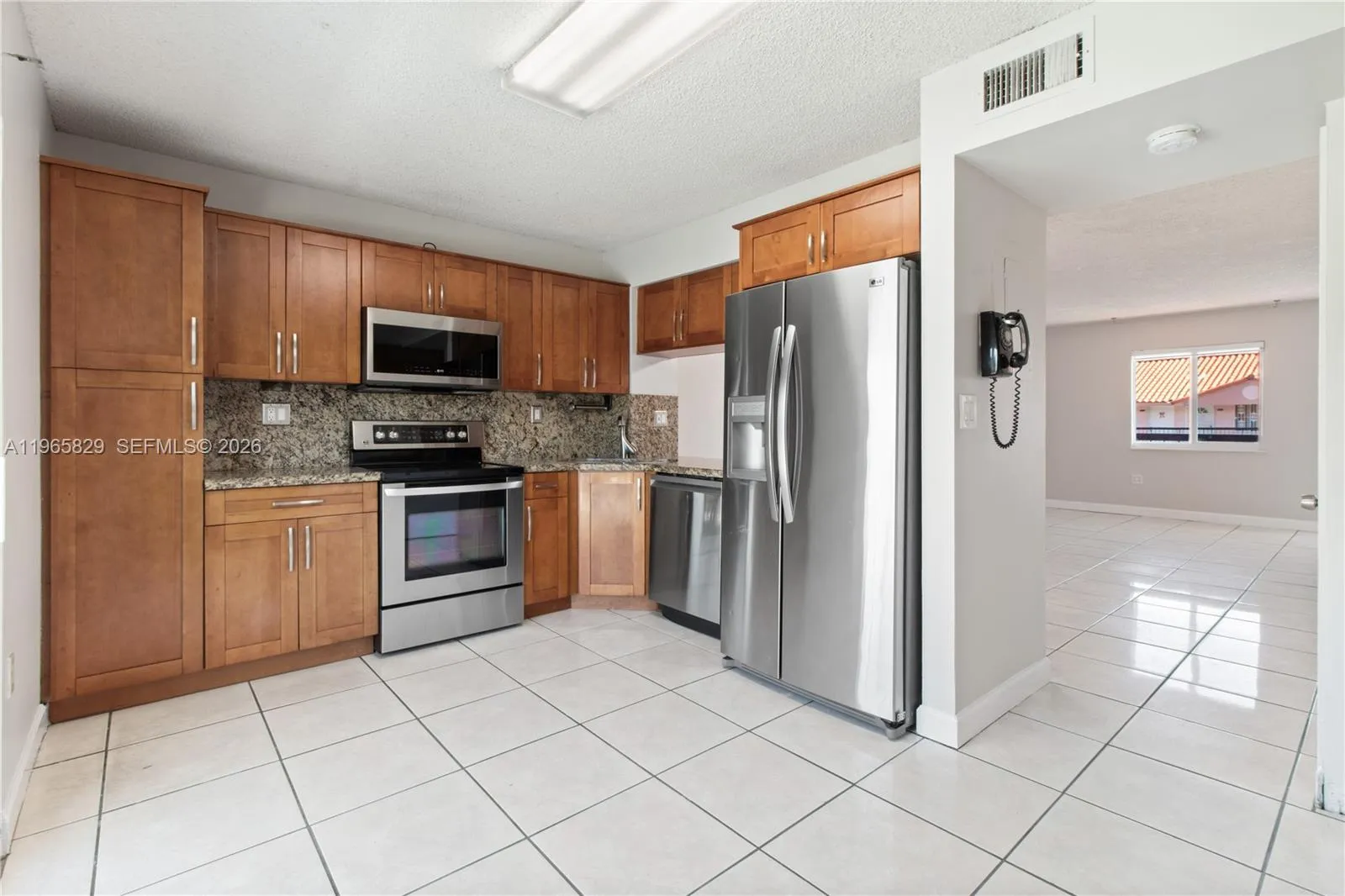 2162 W 60th St 14203, Hialeah, Florida 33016, Hialeah, Florida 33016, 3 Bedrooms Bedrooms, ,2 BathroomsBathrooms,Residential Lease,For Rent,2162 W 60th St 14203, Hialeah, Florida 33016,A11965829