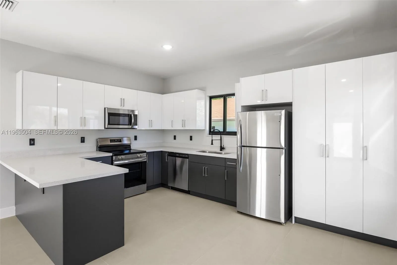 601 Nw 3rd Ave, Hallandale Beach, Florida 33009, Hallandale Beach, Florida 33009, ,Residential Income,For Sale,601 Nw 3rd Ave, Hallandale Beach, Florida 33009,A11963504