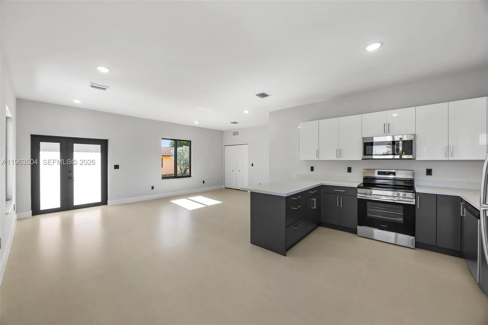 601 Nw 3rd Ave, Hallandale Beach, Florida 33009, Hallandale Beach, Florida 33009, ,Residential Income,For Sale,601 Nw 3rd Ave, Hallandale Beach, Florida 33009,A11963504