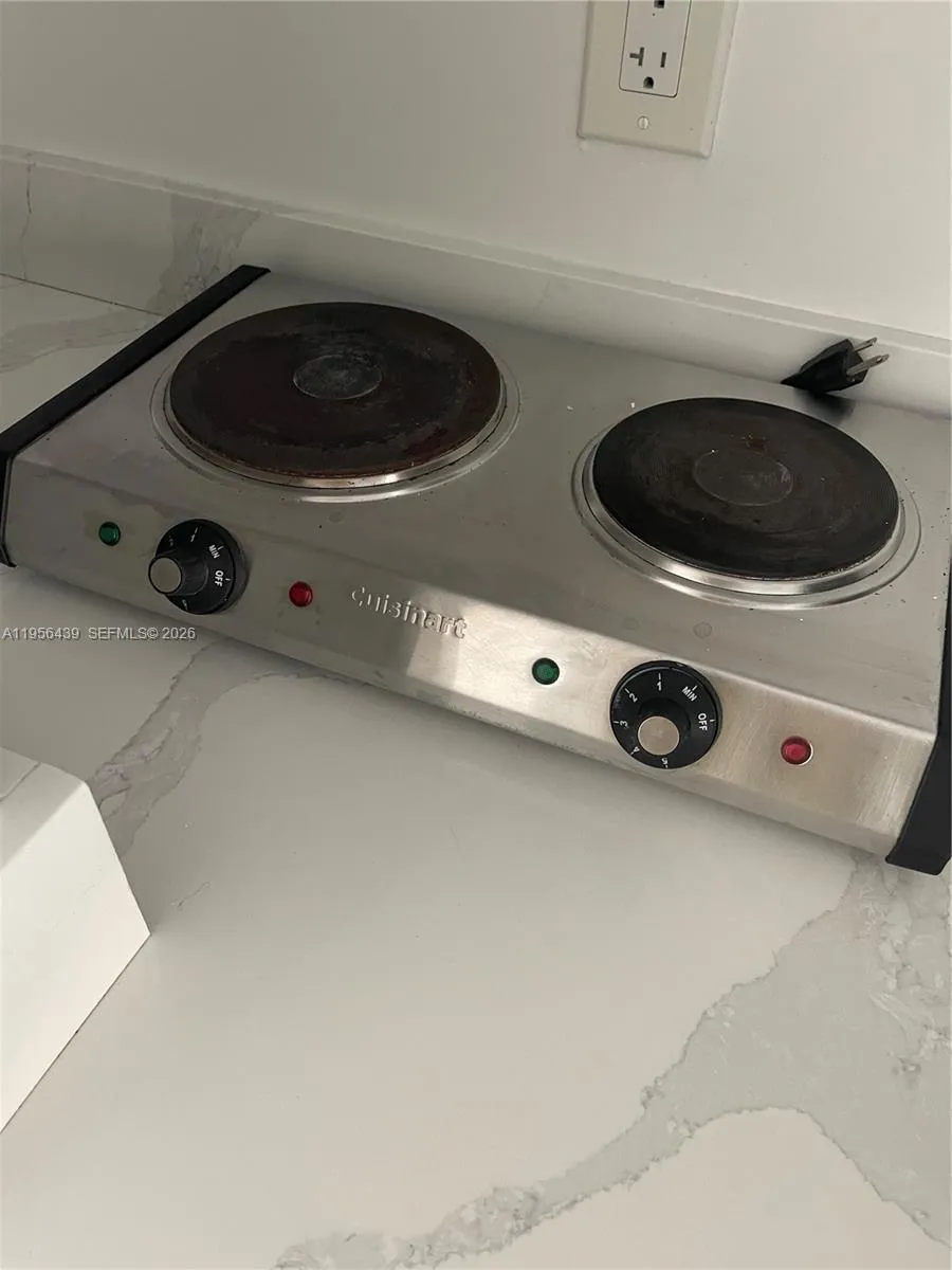 Two burner cooktop.