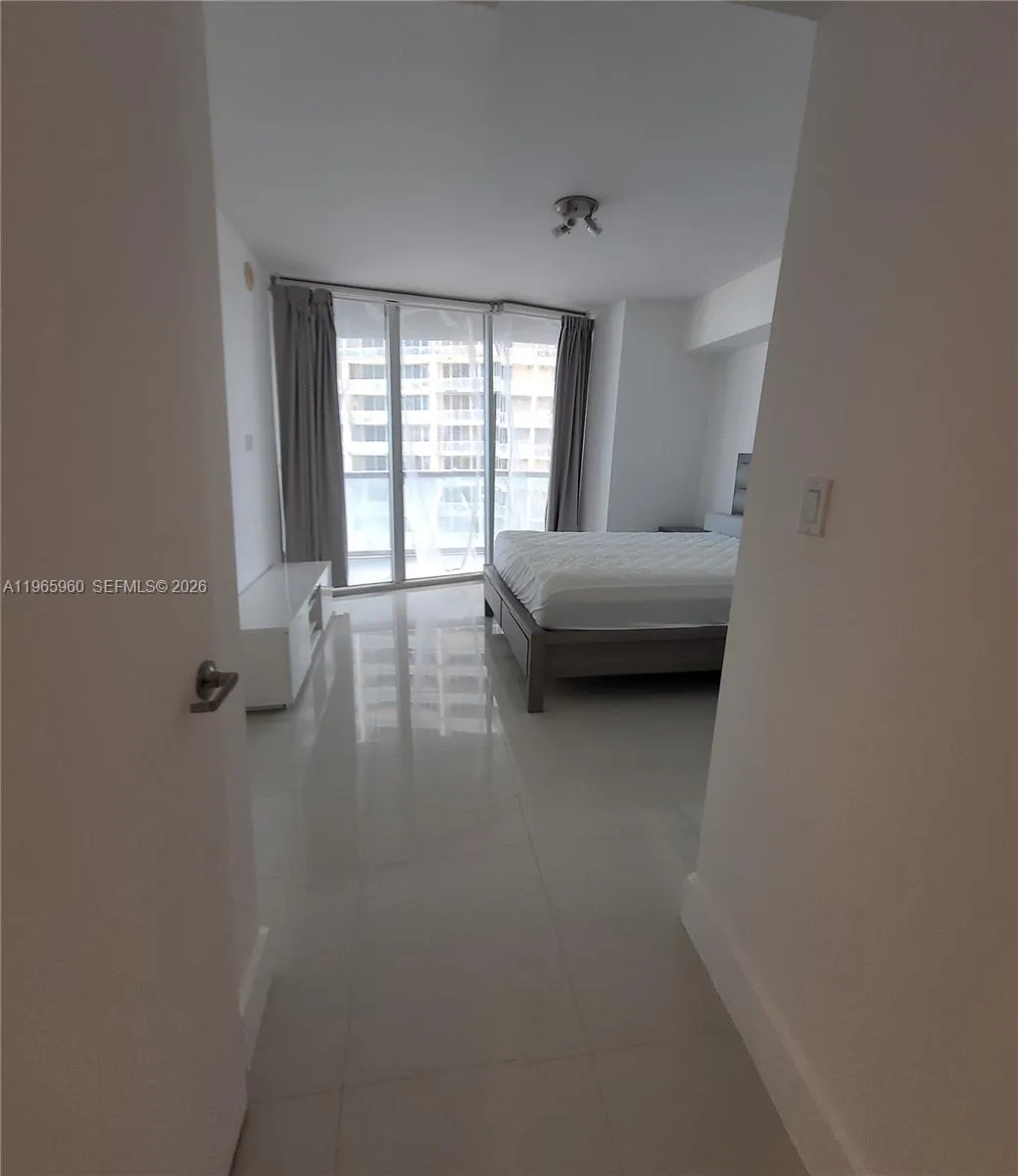 475 Brickell Ave 3709, Miami, Florida 33131, Miami, Florida 33131, 2 Bedrooms Bedrooms, ,2 BathroomsBathrooms,Residential Lease,For Rent,475 Brickell Ave 3709, Miami, Florida 33131,A11965960