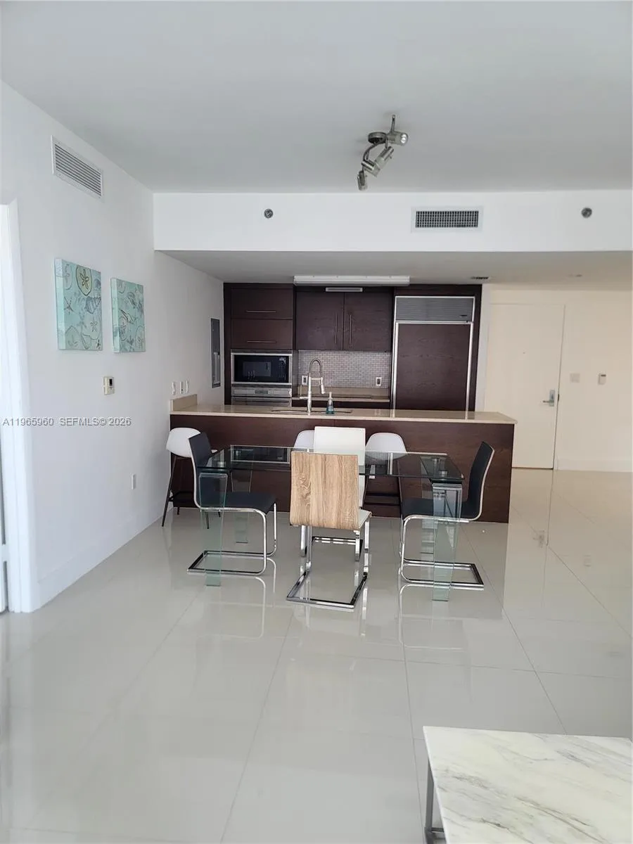 475 Brickell Ave 3709, Miami, Florida 33131, Miami, Florida 33131, 2 Bedrooms Bedrooms, ,2 BathroomsBathrooms,Residential Lease,For Rent,475 Brickell Ave 3709, Miami, Florida 33131,A11965960