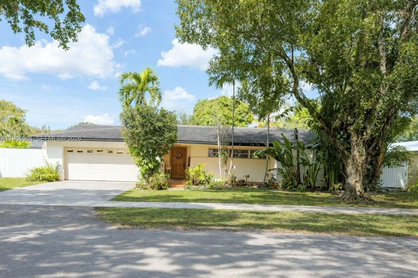 7355 Poinciana Ct, Miami Lakes, Florida 33014, Miami Lakes, Florida 33014, 5 Bedrooms Bedrooms, ,3 BathroomsBathrooms,Residential,For Sale,7355 Poinciana Ct, Miami Lakes, Florida 33014,A11965964