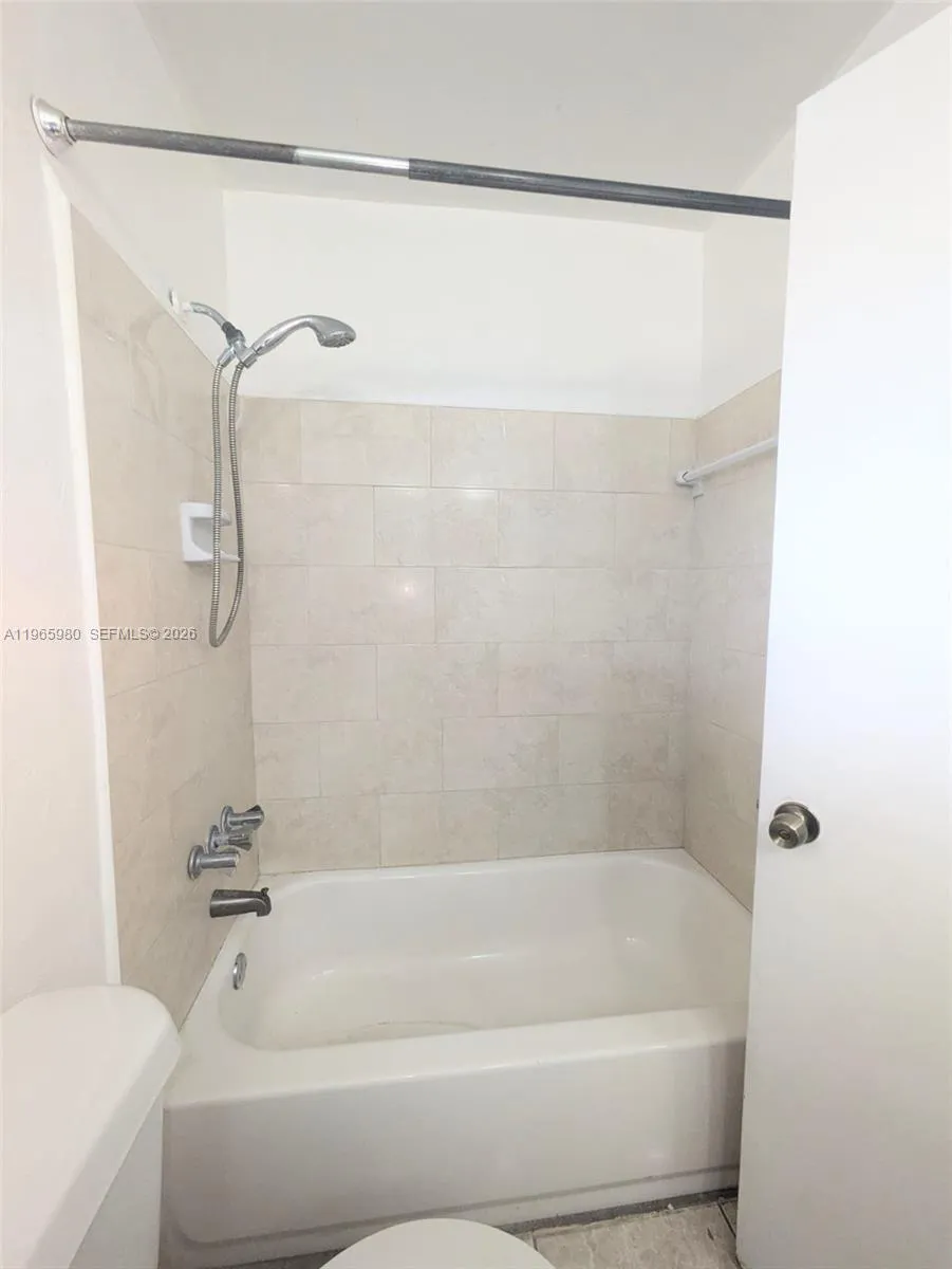6850 W 14th Ct 12b, Hialeah, Florida 33014, Hialeah, Florida 33014, 1 Bedroom Bedrooms, ,1 BathroomBathrooms,Residential Lease,For Rent,6850 W 14th Ct 12b, Hialeah, Florida 33014,A11965980