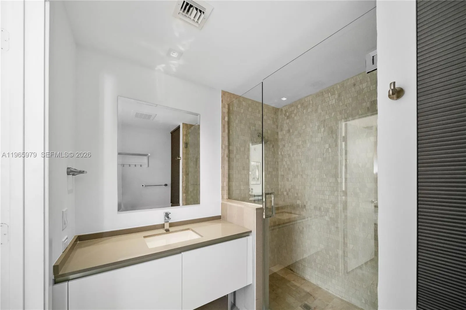 68 Se 6th St 1201, Miami, Florida 33131, Miami, Florida 33131, 2 Bedrooms Bedrooms, ,2 BathroomsBathrooms,Residential,For Sale,68 Se 6th St 1201, Miami, Florida 33131,A11965979