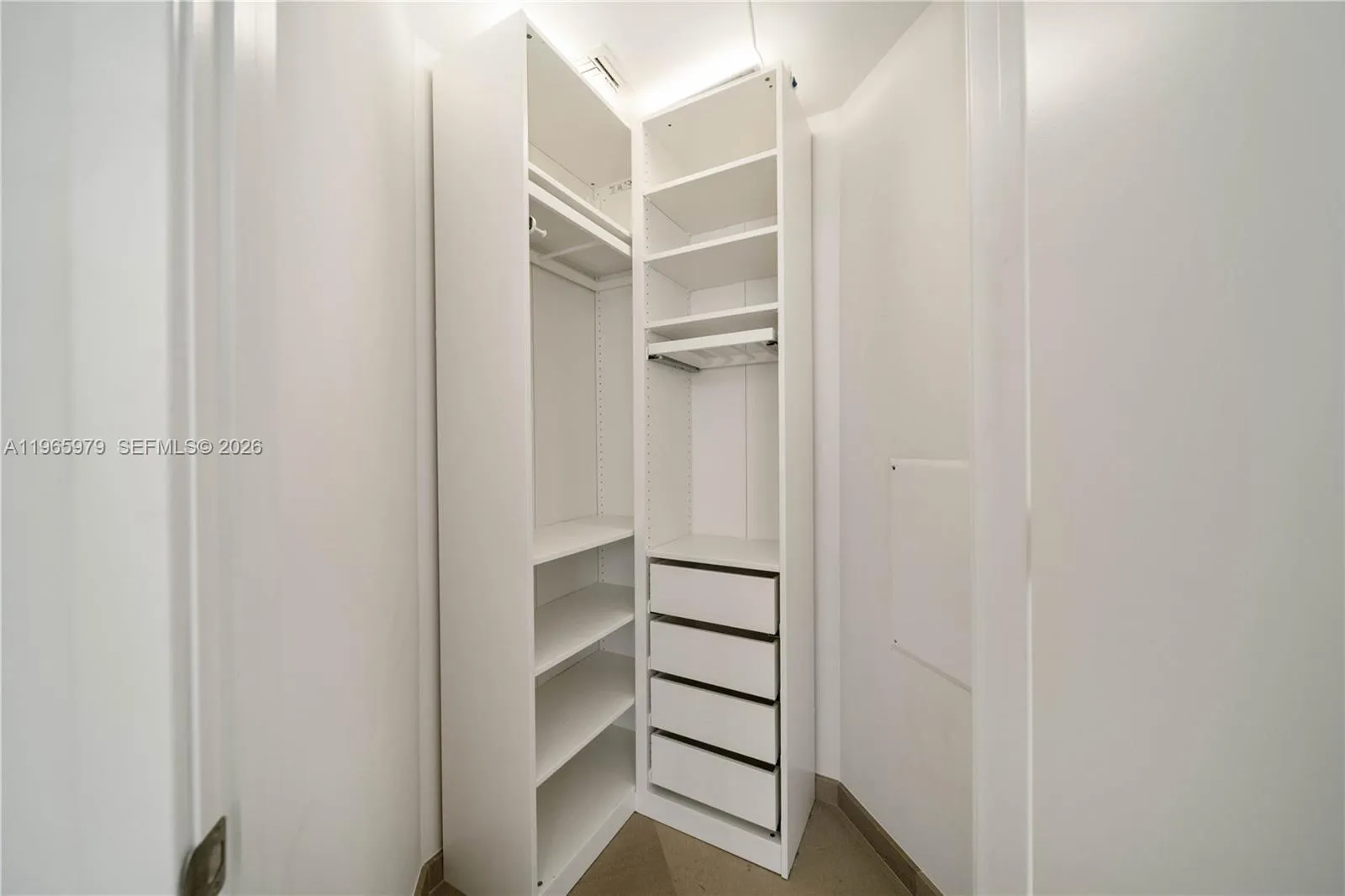 68 Se 6th St 1201, Miami, Florida 33131, Miami, Florida 33131, 2 Bedrooms Bedrooms, ,2 BathroomsBathrooms,Residential,For Sale,68 Se 6th St 1201, Miami, Florida 33131,A11965979