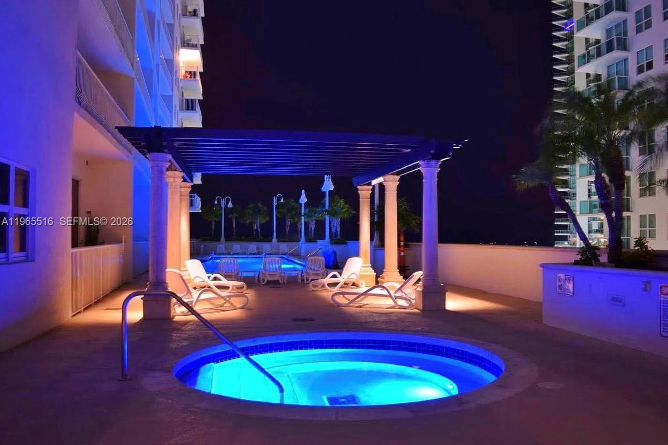 1200 N Brickell Bay Dr 2222, Miami, Florida 33131, Miami, Florida 33131, 1 Bedroom Bedrooms, ,1 BathroomBathrooms,Residential,For Sale,1200 N Brickell Bay Dr 2222, Miami, Florida 33131,A11965516