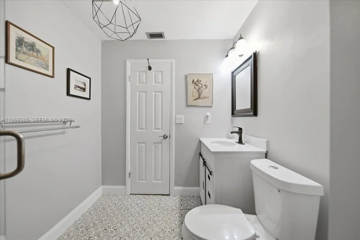 960 Bayberry Point Dr, Plantation, Florida 33324, Plantation, Florida 33324, 4 Bedrooms Bedrooms, ,3 BathroomsBathrooms,Residential,For Sale,960 Bayberry Point Dr, Plantation, Florida 33324,A11966085