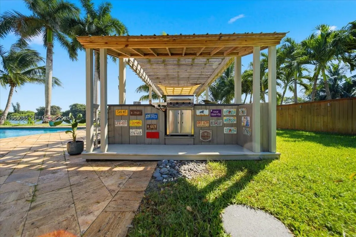 960 Bayberry Point Dr, Plantation, Florida 33324, Plantation, Florida 33324, 4 Bedrooms Bedrooms, ,3 BathroomsBathrooms,Residential,For Sale,960 Bayberry Point Dr, Plantation, Florida 33324,A11966085