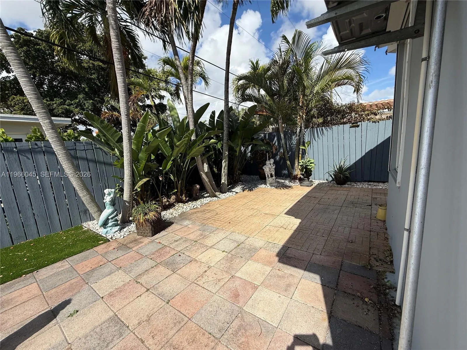 561 Se 3rd Ter, Pompano Beach, Florida 33060, Pompano Beach, Florida 33060, 3 Bedrooms Bedrooms, 8 Rooms Rooms,2 BathroomsBathrooms,Residential,For Sale,561 Se 3rd Ter, Pompano Beach, Florida 33060,A11966045