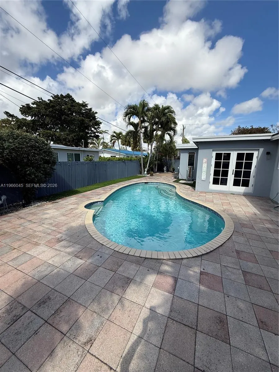 561 Se 3rd Ter, Pompano Beach, Florida 33060, Pompano Beach, Florida 33060, 3 Bedrooms Bedrooms, 8 Rooms Rooms,2 BathroomsBathrooms,Residential,For Sale,561 Se 3rd Ter, Pompano Beach, Florida 33060,A11966045