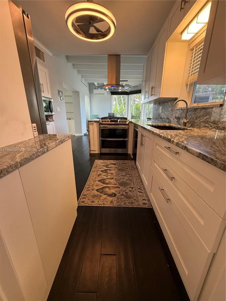 561 Se 3rd Ter, Pompano Beach, Florida 33060, Pompano Beach, Florida 33060, 3 Bedrooms Bedrooms, 8 Rooms Rooms,2 BathroomsBathrooms,Residential,For Sale,561 Se 3rd Ter, Pompano Beach, Florida 33060,A11966045