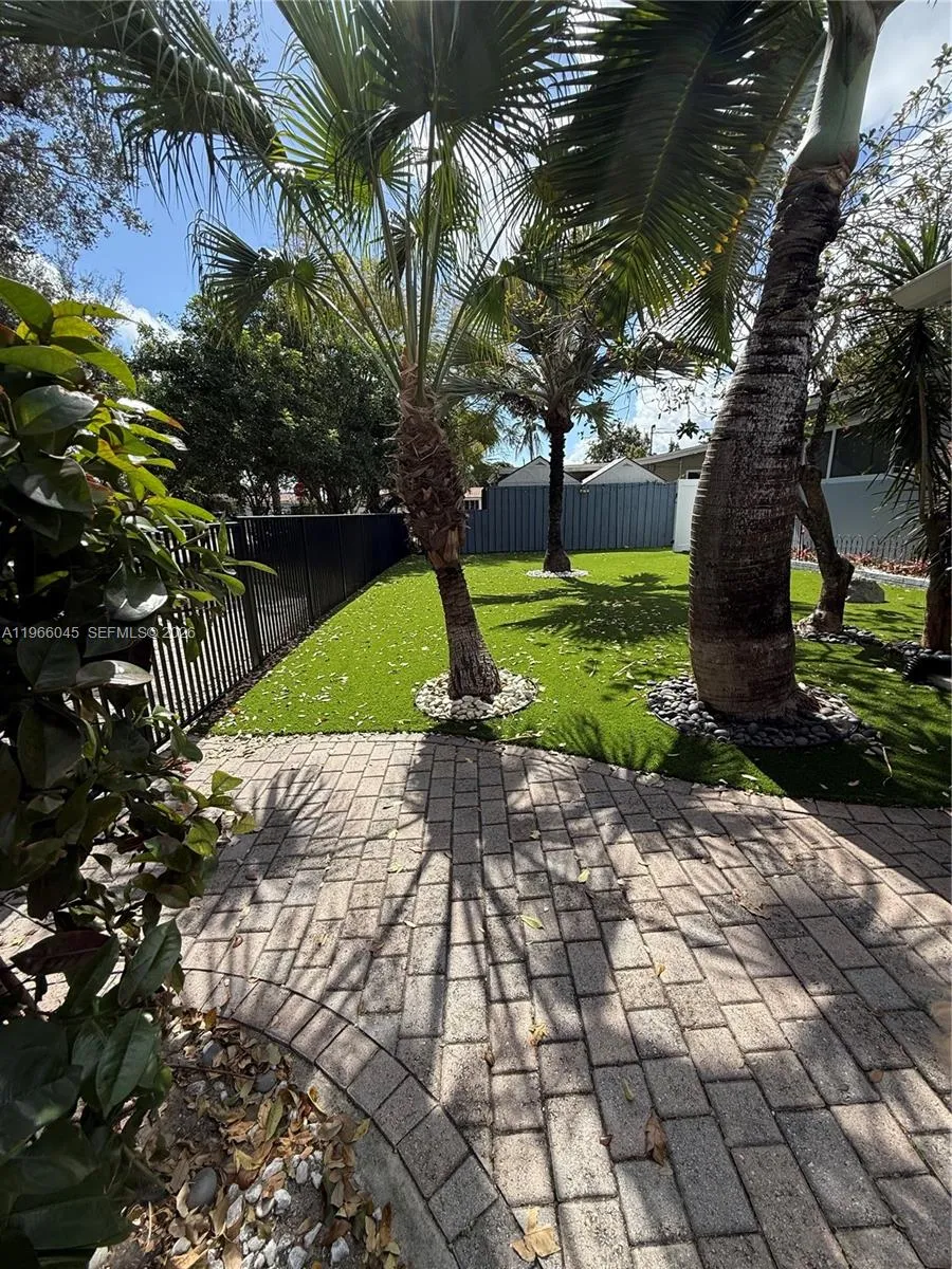 561 Se 3rd Ter, Pompano Beach, Florida 33060, Pompano Beach, Florida 33060, 3 Bedrooms Bedrooms, 8 Rooms Rooms,2 BathroomsBathrooms,Residential,For Sale,561 Se 3rd Ter, Pompano Beach, Florida 33060,A11966045