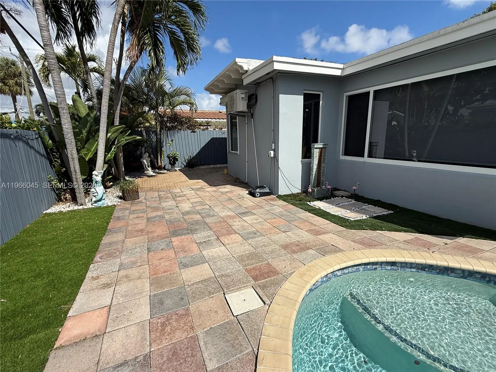 561 Se 3rd Ter, Pompano Beach, Florida 33060, Pompano Beach, Florida 33060, 3 Bedrooms Bedrooms, 8 Rooms Rooms,2 BathroomsBathrooms,Residential,For Sale,561 Se 3rd Ter, Pompano Beach, Florida 33060,A11966045