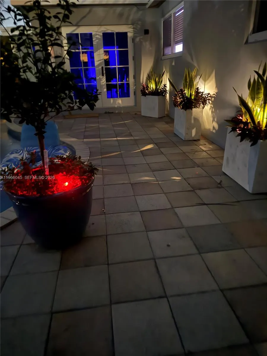 561 Se 3rd Ter, Pompano Beach, Florida 33060, Pompano Beach, Florida 33060, 3 Bedrooms Bedrooms, 8 Rooms Rooms,2 BathroomsBathrooms,Residential,For Sale,561 Se 3rd Ter, Pompano Beach, Florida 33060,A11966045