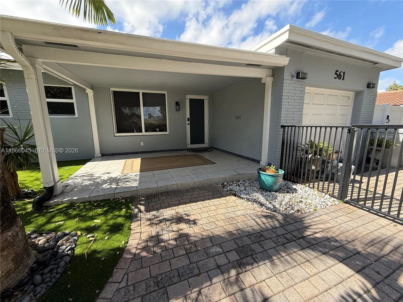 561 Se 3rd Ter, Pompano Beach, Florida 33060, Pompano Beach, Florida 33060, 3 Bedrooms Bedrooms, 8 Rooms Rooms,2 BathroomsBathrooms,Residential,For Sale,561 Se 3rd Ter, Pompano Beach, Florida 33060,A11966045