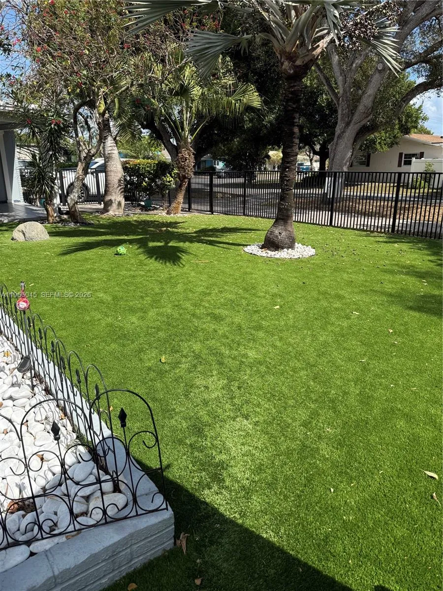 561 Se 3rd Ter, Pompano Beach, Florida 33060, Pompano Beach, Florida 33060, 3 Bedrooms Bedrooms, 8 Rooms Rooms,2 BathroomsBathrooms,Residential,For Sale,561 Se 3rd Ter, Pompano Beach, Florida 33060,A11966045