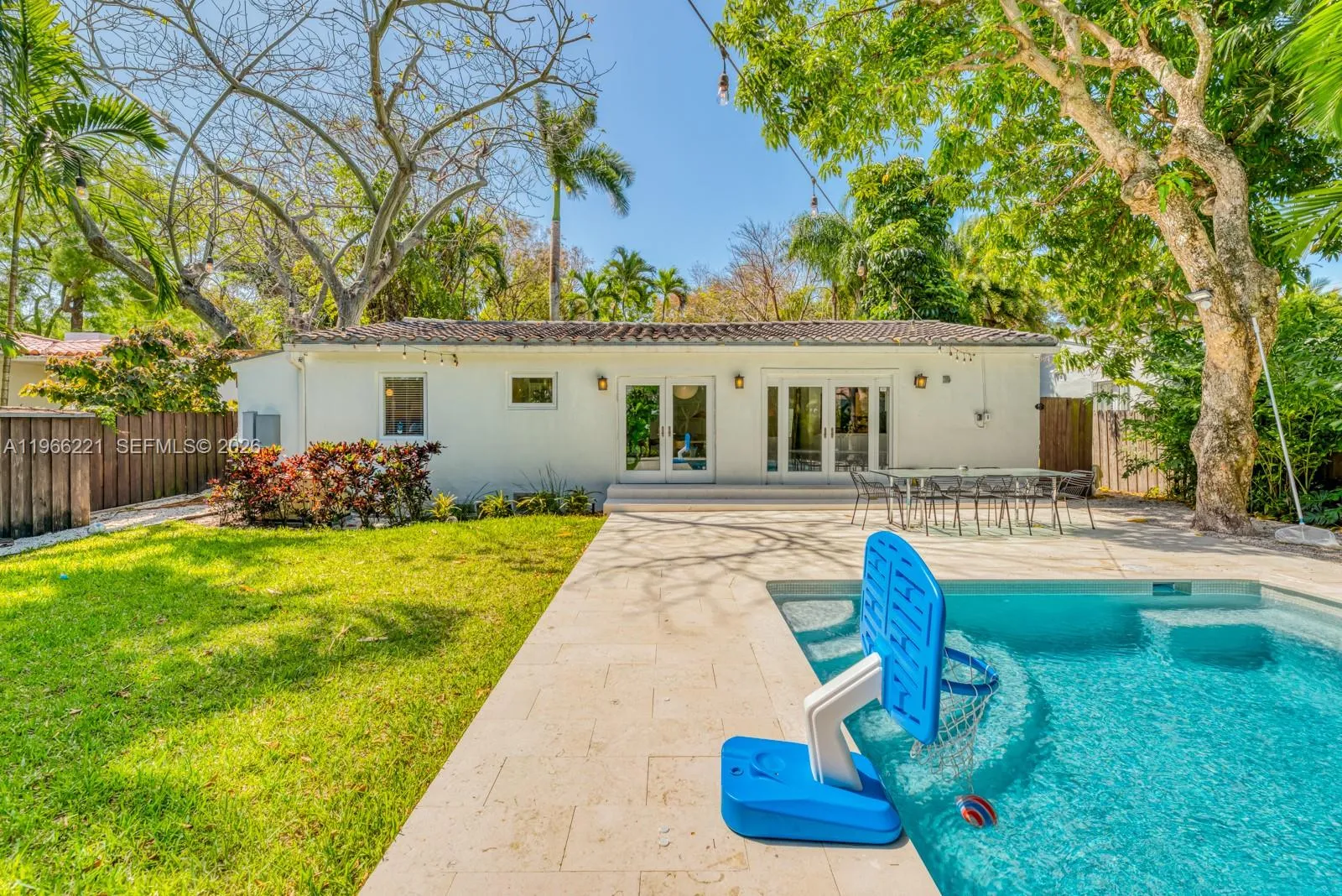 4071 Barbarossa Ave, Miami, Florida 33133, Miami, Florida 33133, 3 Bedrooms Bedrooms, ,2 BathroomsBathrooms,Residential Lease,For Rent,4071 Barbarossa Ave, Miami, Florida 33133,A11966221