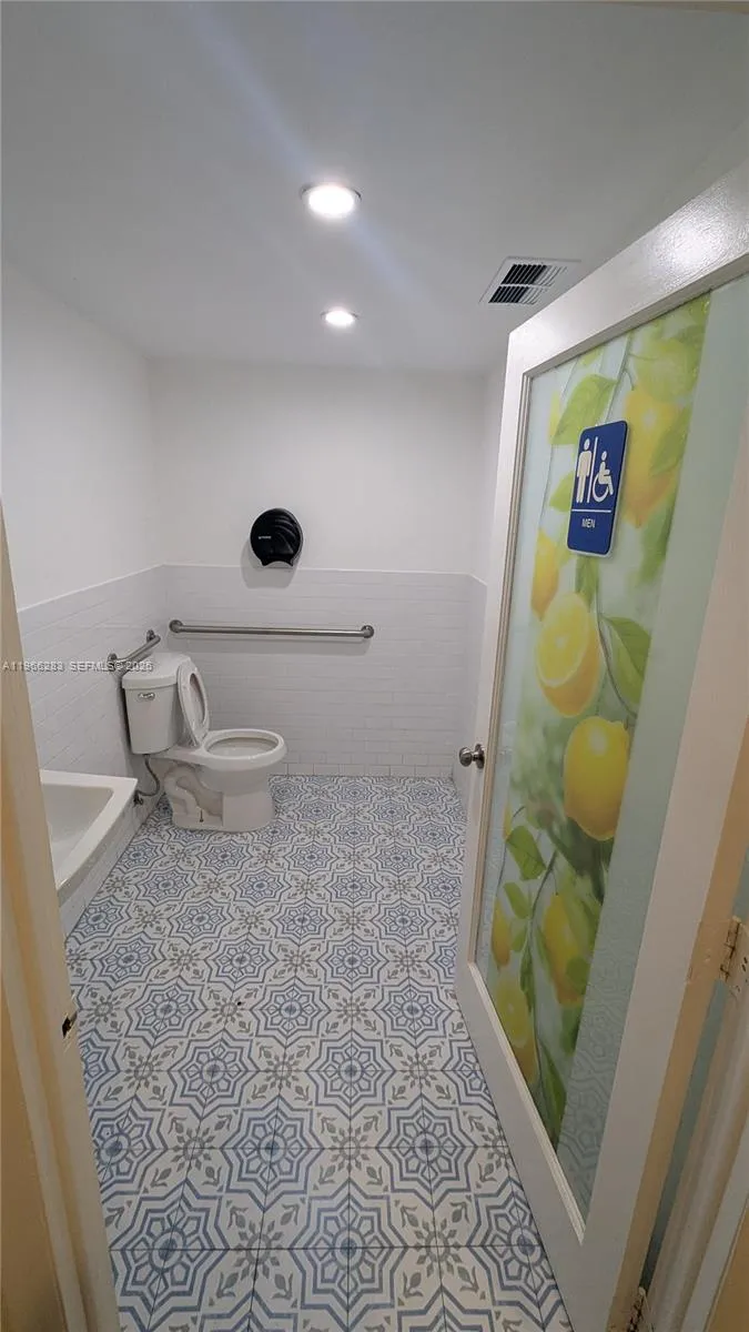 1020 71st St R-106, Miami Beach, Florida 33141, Miami Beach, Florida 33141, ,Commercial Lease,For Rent,1020 71st St R-106, Miami Beach, Florida 33141,A11966283