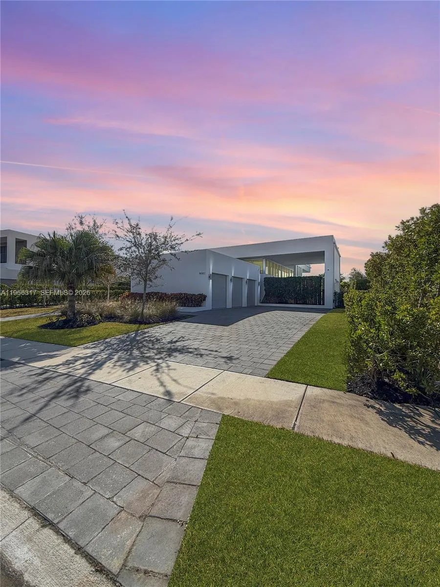 16582 S Botaniko Dr S, Weston, Florida 33326, Weston, Florida 33326, 4 Bedrooms Bedrooms, ,5 BathroomsBathrooms,Residential,For Sale,16582 S Botaniko Dr S, Weston, Florida 33326,A11966317