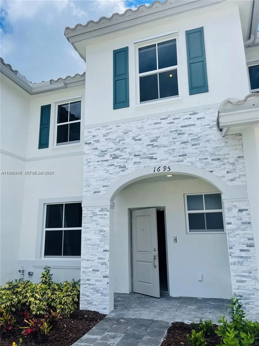 1695 Se 27th Rd 1695, Homestead, Florida 33035, Homestead, Florida 33035, 3 Bedrooms Bedrooms, ,2 BathroomsBathrooms,Residential Lease,For Rent,1695 Se 27th Rd 1695, Homestead, Florida 33035,A11966215