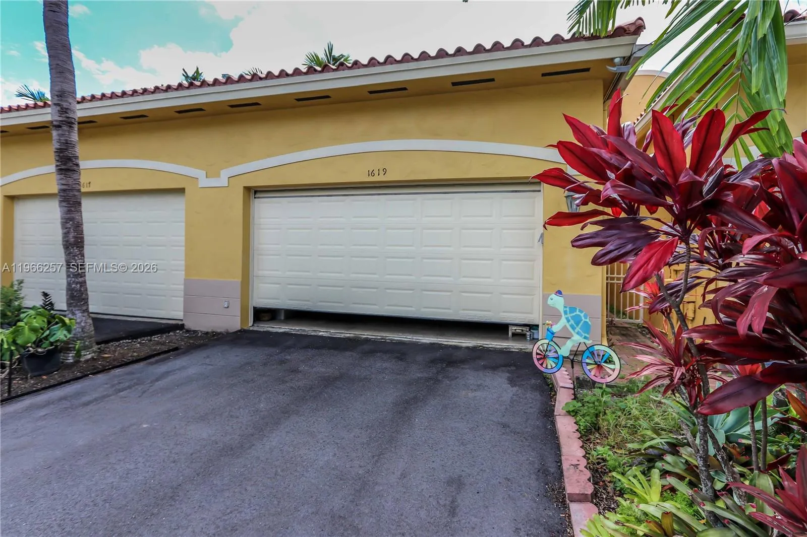 1619 Harrison St, Hollywood, Florida 33020, Hollywood, Florida 33020, 3 Bedrooms Bedrooms, ,2 BathroomsBathrooms,Residential,For Sale,1619 Harrison St, Hollywood, Florida 33020,A11966257