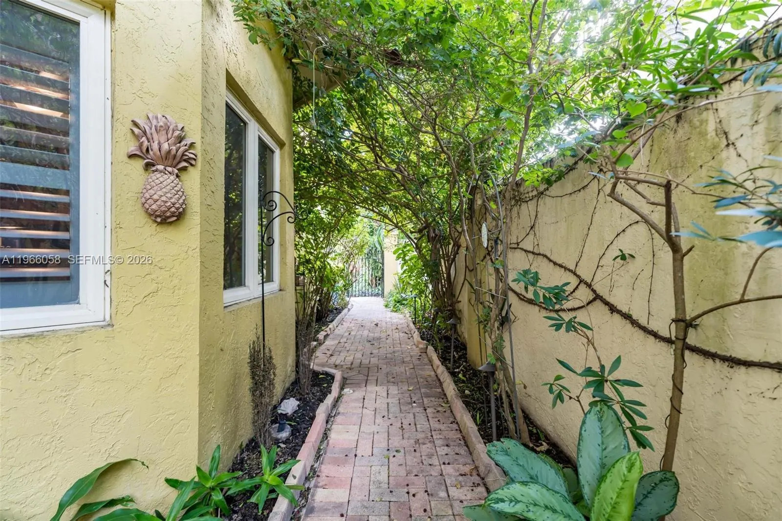 423 Ne 23rd St, Wilton Manors, Florida 33305, Wilton Manors, Florida 33305, 3 Bedrooms Bedrooms, ,2 BathroomsBathrooms,Residential,For Sale,423 Ne 23rd St, Wilton Manors, Florida 33305,A11966058