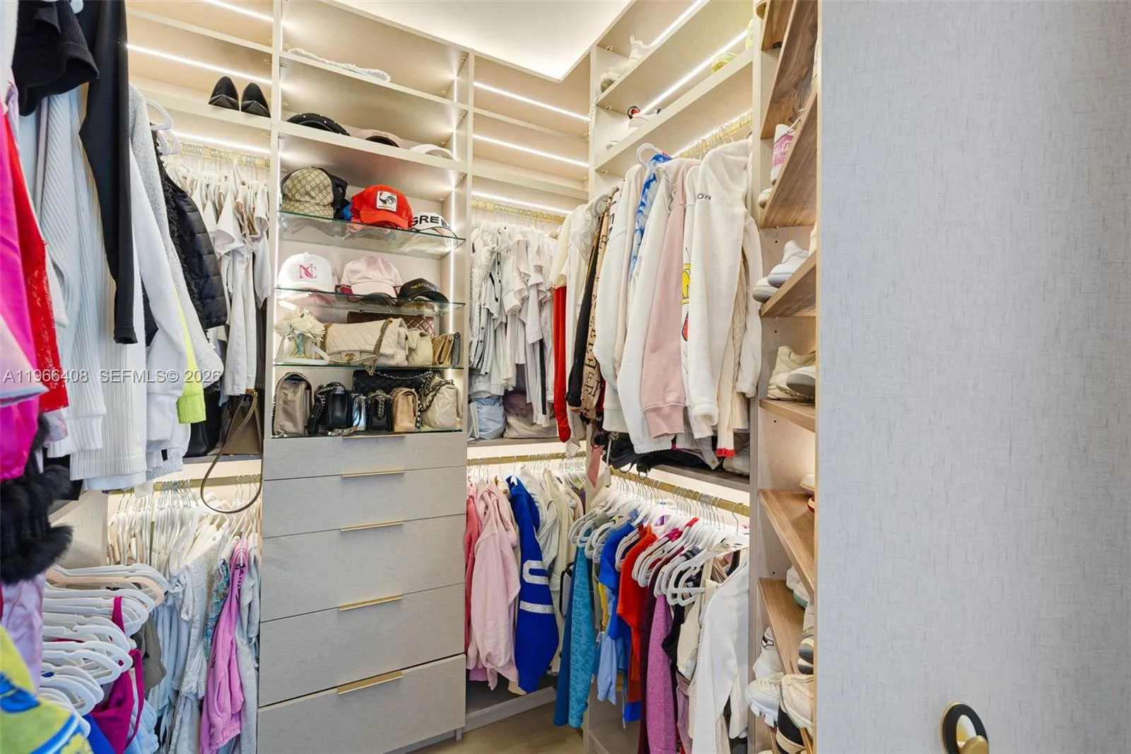 848 Brickell Key Dr 1601, Miami, Florida 33131, Miami, Florida 33131, 3 Bedrooms Bedrooms, ,2 BathroomsBathrooms,Residential Lease,For Rent,848 Brickell Key Dr 1601, Miami, Florida 33131,A11966408