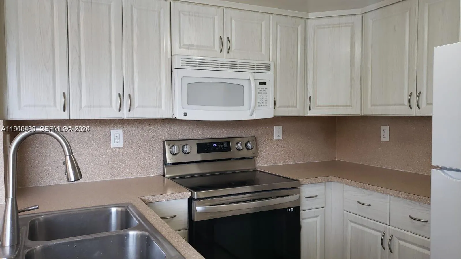 10221 Fontainebleau Blvd 203, Miami, Florida 33172, Miami, Florida 33172, 3 Bedrooms Bedrooms, ,2 BathroomsBathrooms,Residential Lease,For Rent,10221 Fontainebleau Blvd 203, Miami, Florida 33172,A11966493