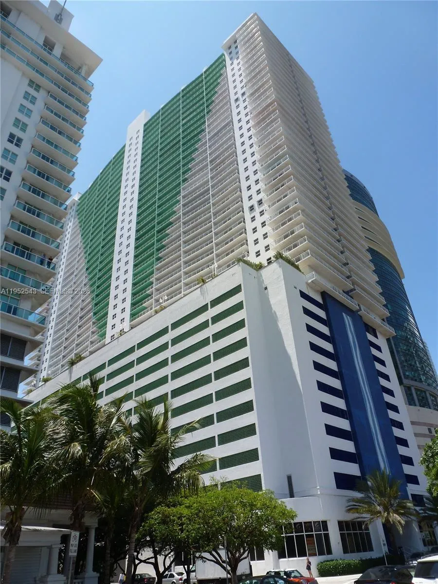 1200 Brickell Bay Dr 1712, Miami, Florida 33131, Miami, Florida 33131, 2 Bedrooms Bedrooms, ,1 BathroomBathrooms,Residential,For Sale,1200 Brickell Bay Dr 1712, Miami, Florida 33131,A11952543