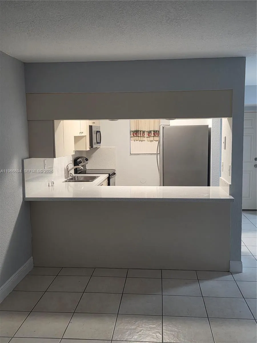 8425 Nw 8th St 304, Miami, Florida 33126, Miami, Florida 33126, 2 Bedrooms Bedrooms, ,2 BathroomsBathrooms,Residential Lease,For Rent,8425 Nw 8th St 304, Miami, Florida 33126,A11966694